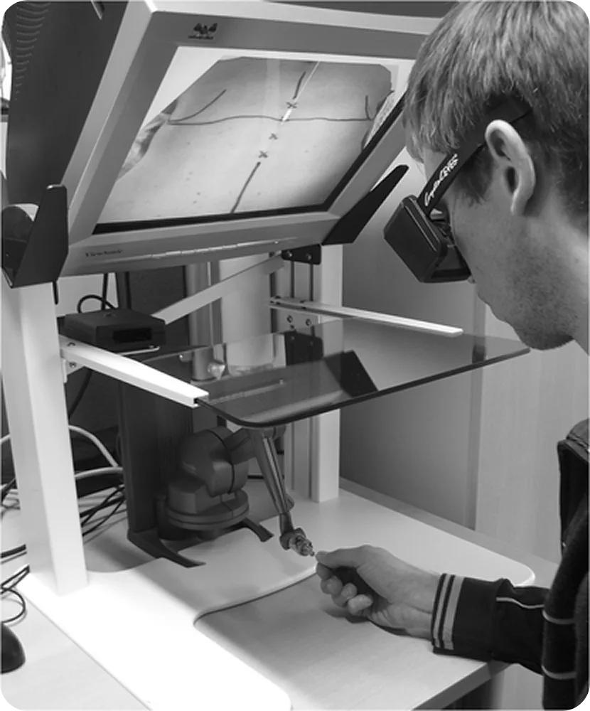 Photo: haptic arm with needle and VR display